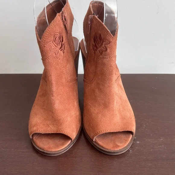 Lucky Brand Women's Embroidered leather Peep-Toe Booties Sz 8 - Picture 2 of 8